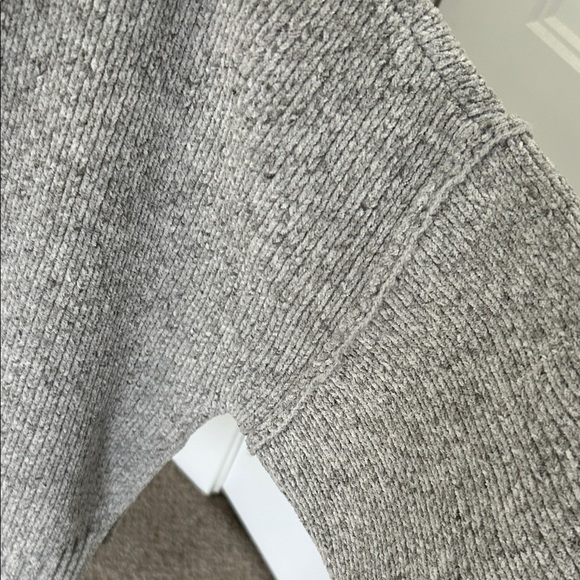 Like New Abercrombie & Fitch Gray Ribbed V-Neck Button Cardigan - Picture 3 of 6